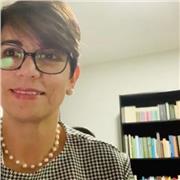 Profesora universitaria con 25 años de experiencias da clases de apoyo en Derecho y tutorea investigaciones de Grado, Tesinas, Tesis, elaboración de Papers, y preparación para exámenes.